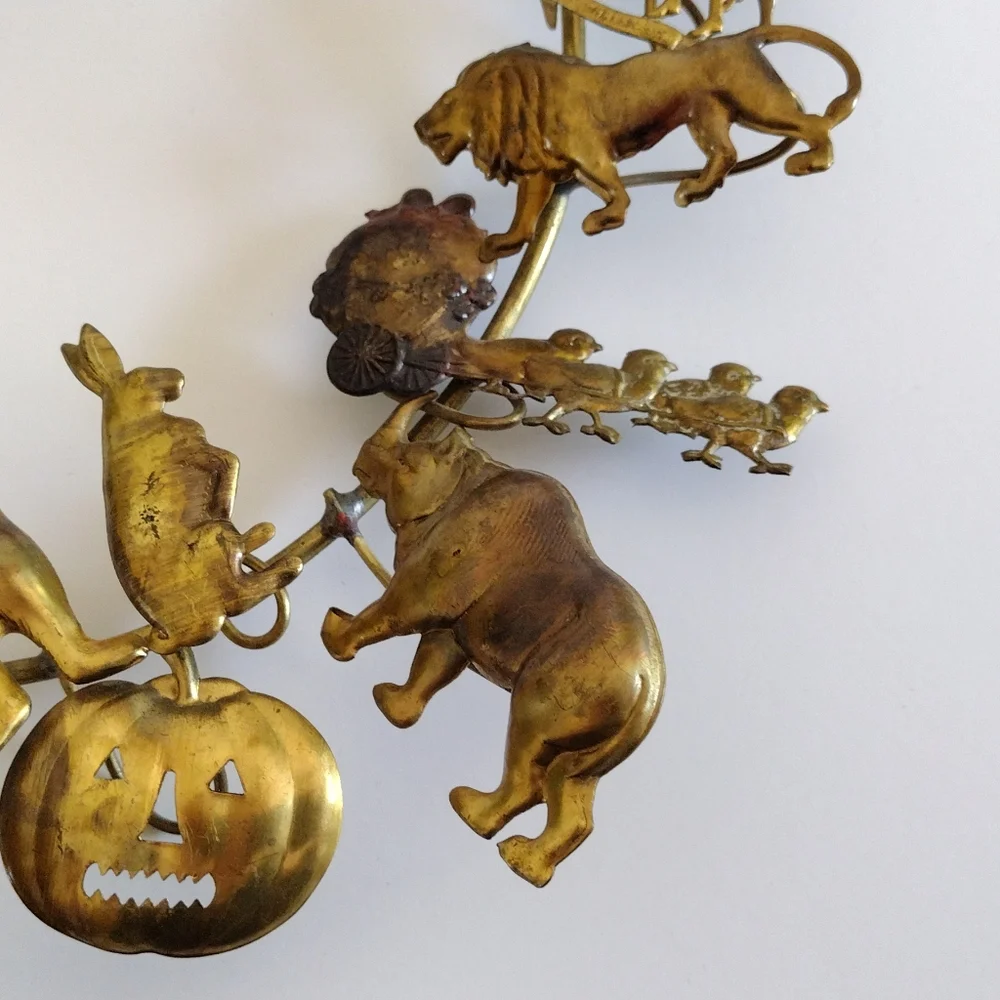 VTG All Holiday Season Brass Wreath - Picture 10 of 13